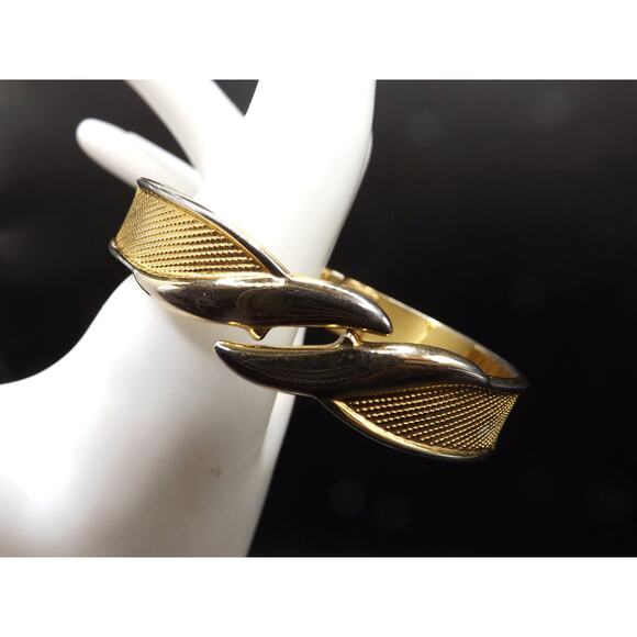 Vintage Monet Mesh Finish Hinged Bracelet, Gold Plated Bangle, 1960s - Picture 5 of 10